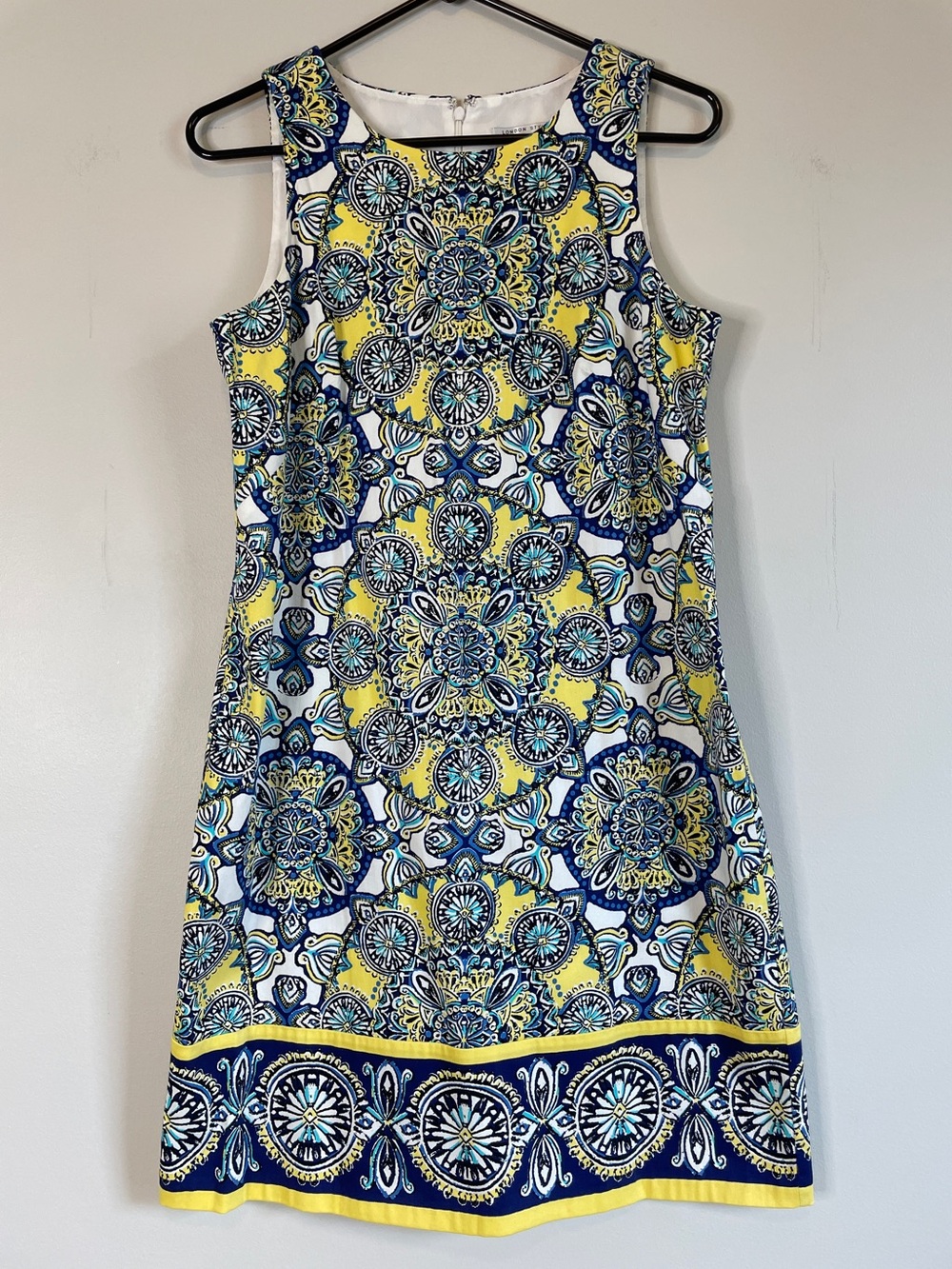 London Style Sleeveless Midi Shift Dress in Yellow & Blue Medallion Print